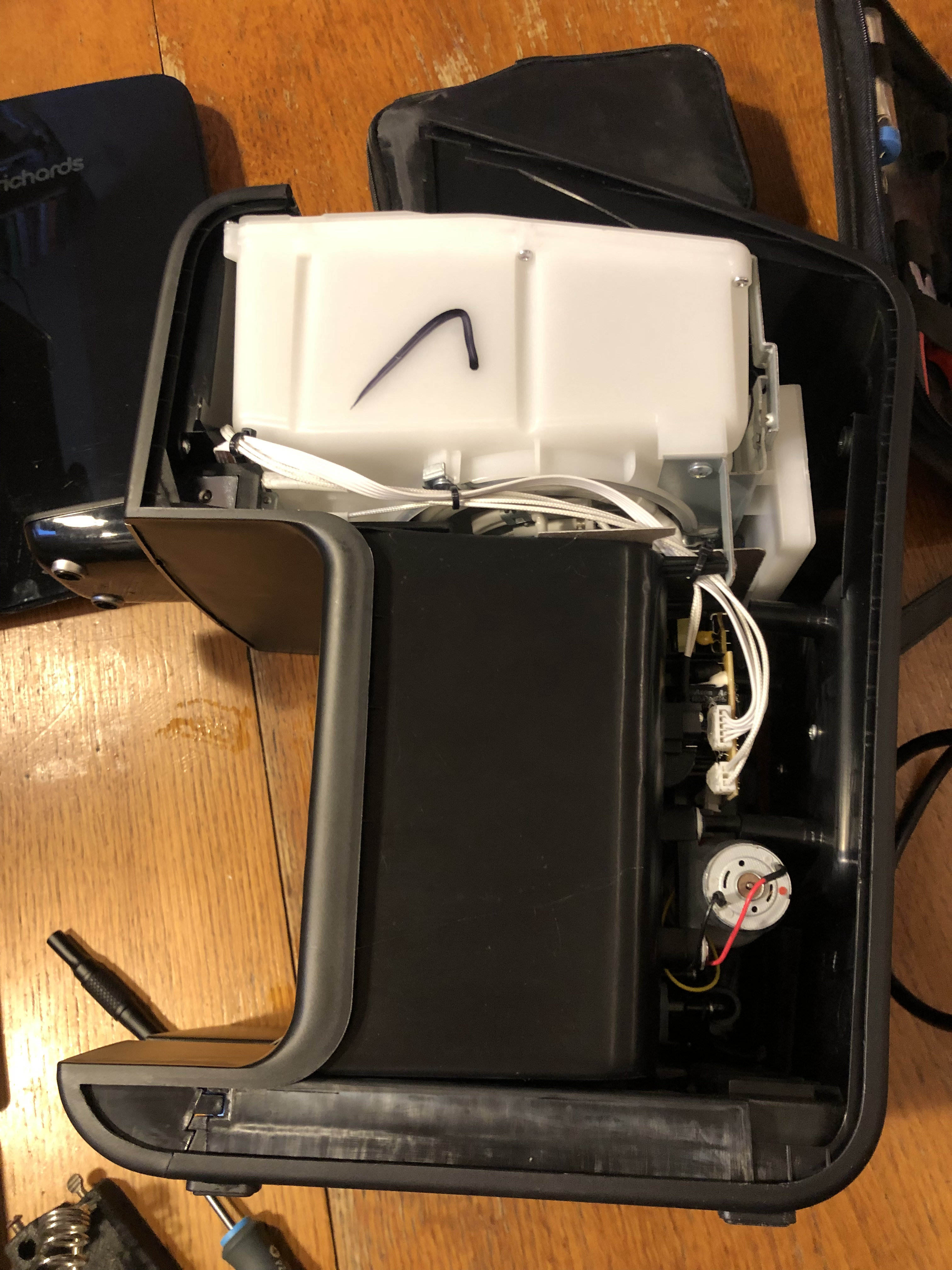 That round thing at the bottom looks like the pump motor, if I ever need to replace that The unit with its side opened up